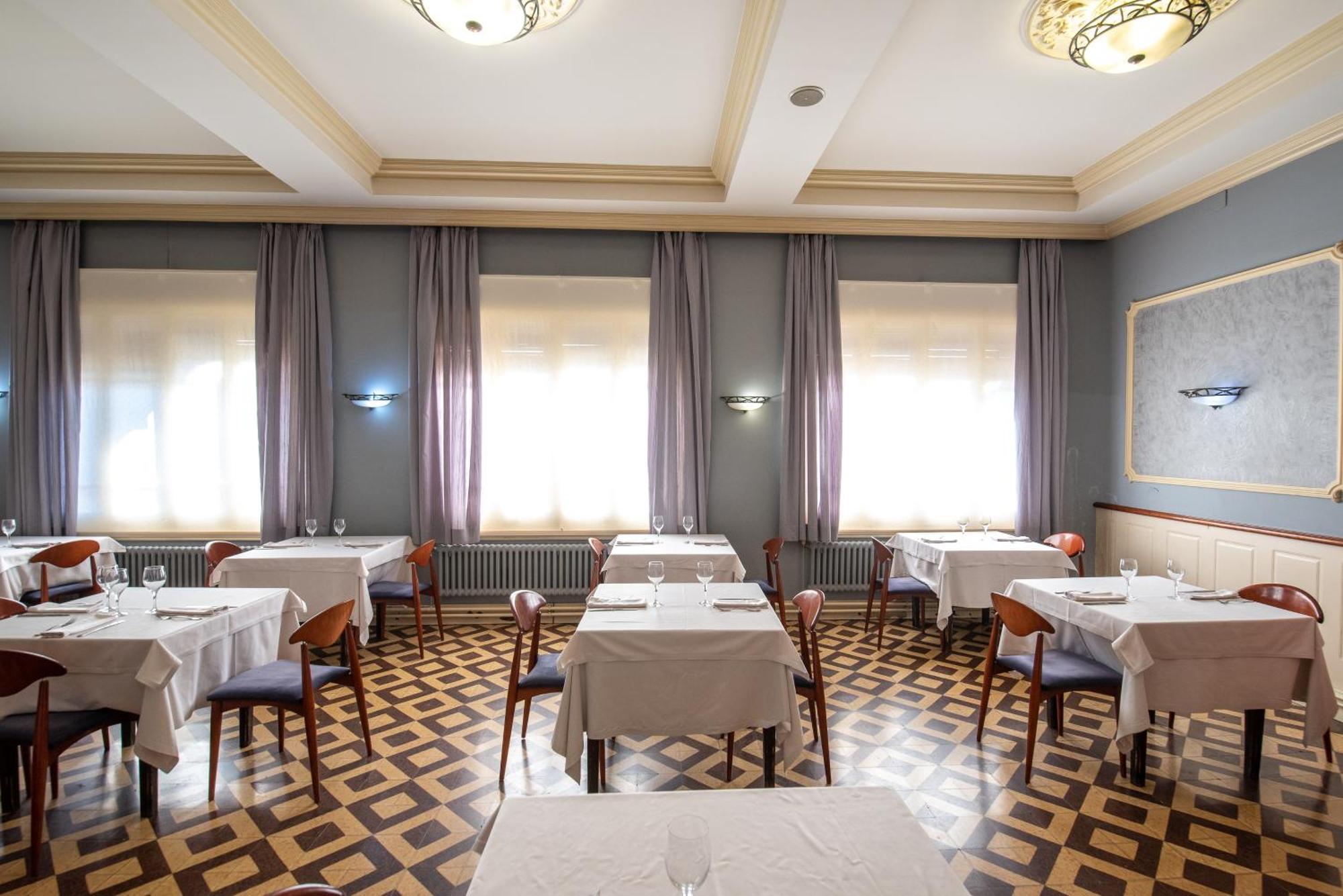 Hotel Robert La Pobla de Claramunt Экстерьер фото