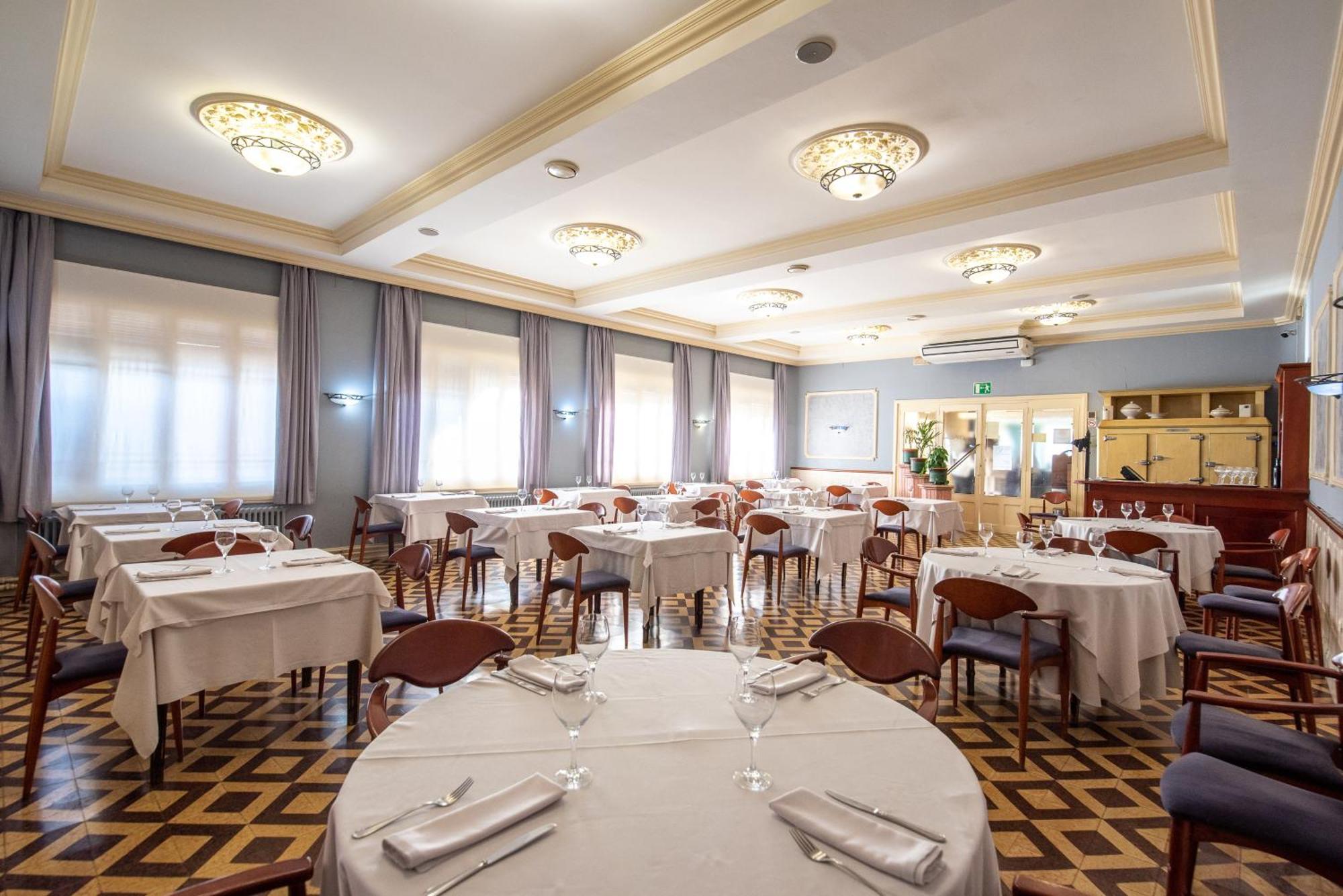 Hotel Robert La Pobla de Claramunt Экстерьер фото