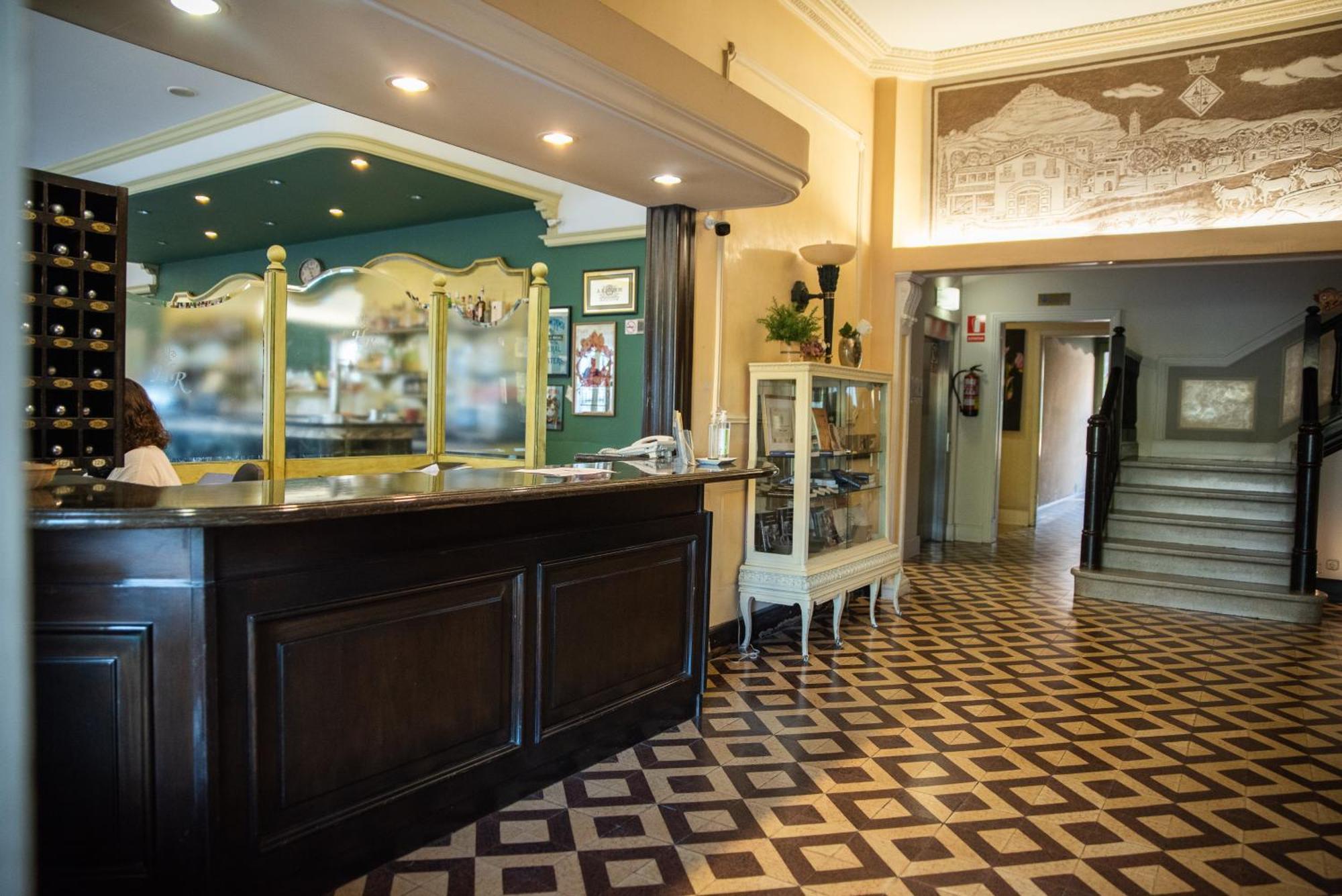 Hotel Robert La Pobla de Claramunt Экстерьер фото
