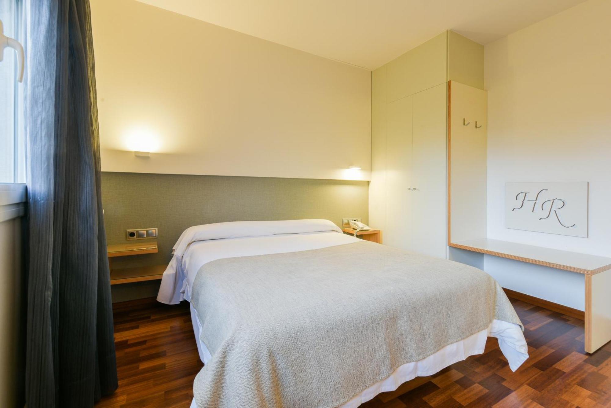 Hotel Robert La Pobla de Claramunt Экстерьер фото
